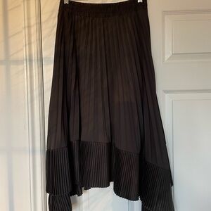 Gigi Jean Elegant Black Pleated Midi Skirt Athleisure
